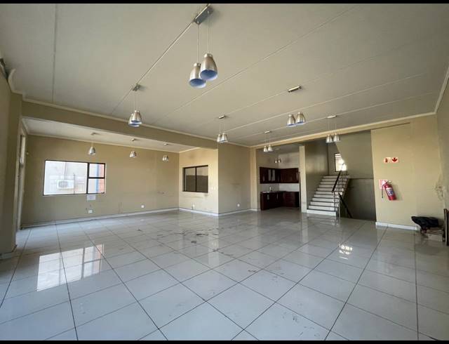 667M² WAREHOUSE TO LET IN HALFWAY HOUSE